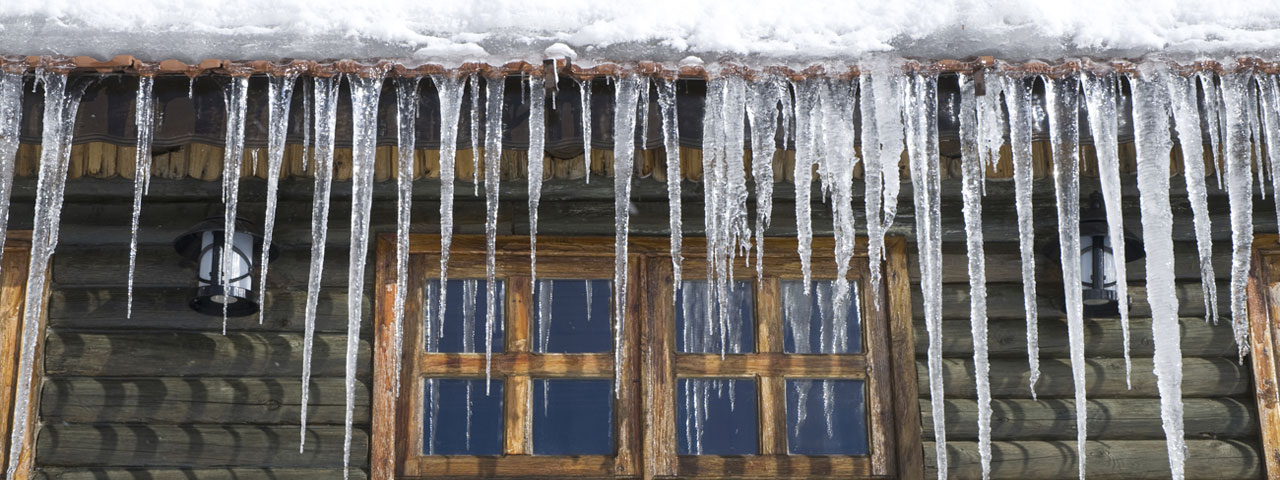 Spray foam prevents ice dams by providing proper insulation in Phoenix attic spaces Spray foam prevents ice dams by providing proper insulation in Phoenix attic spaces